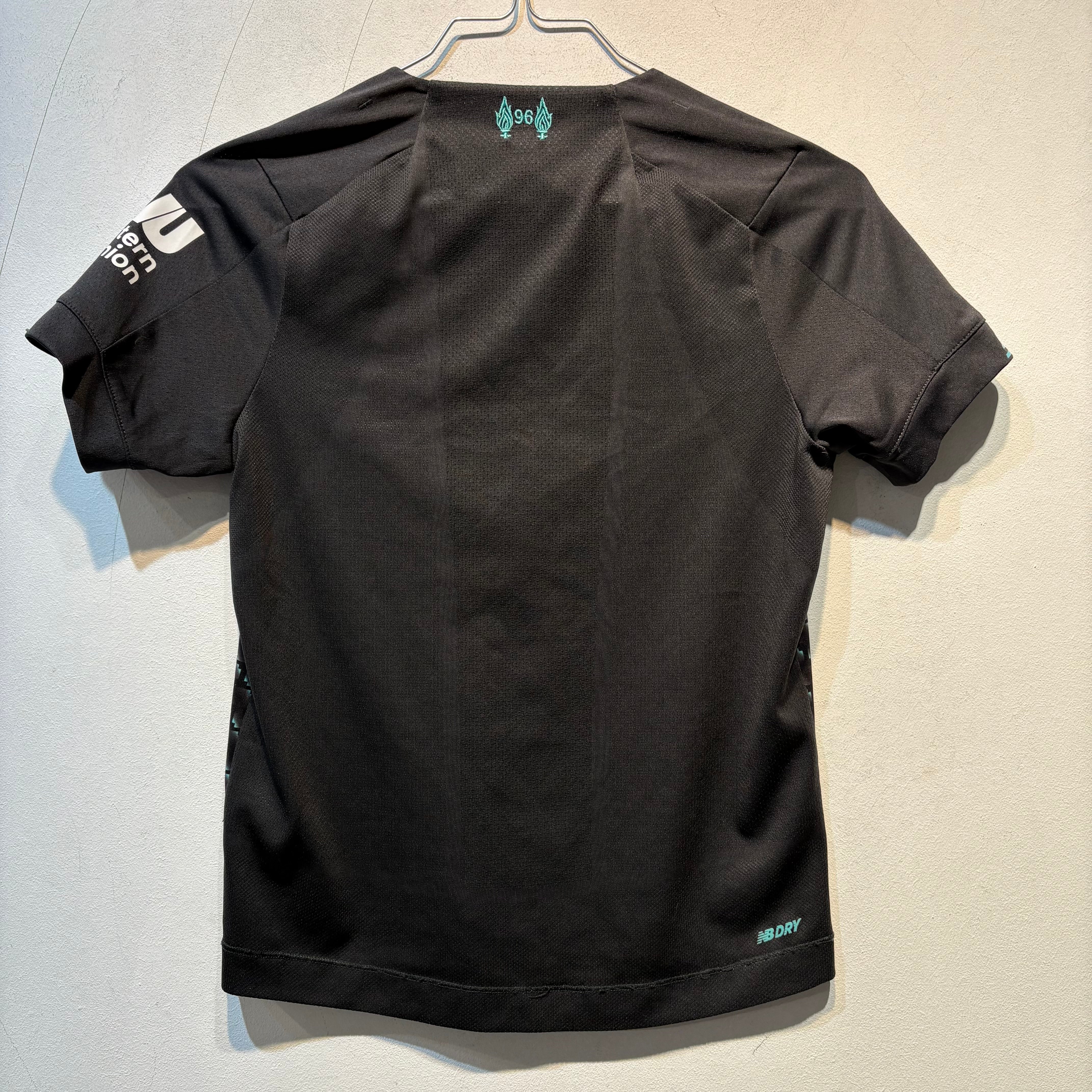 Liverpool FC Away Shirt - 2018/2019 - Junior 122