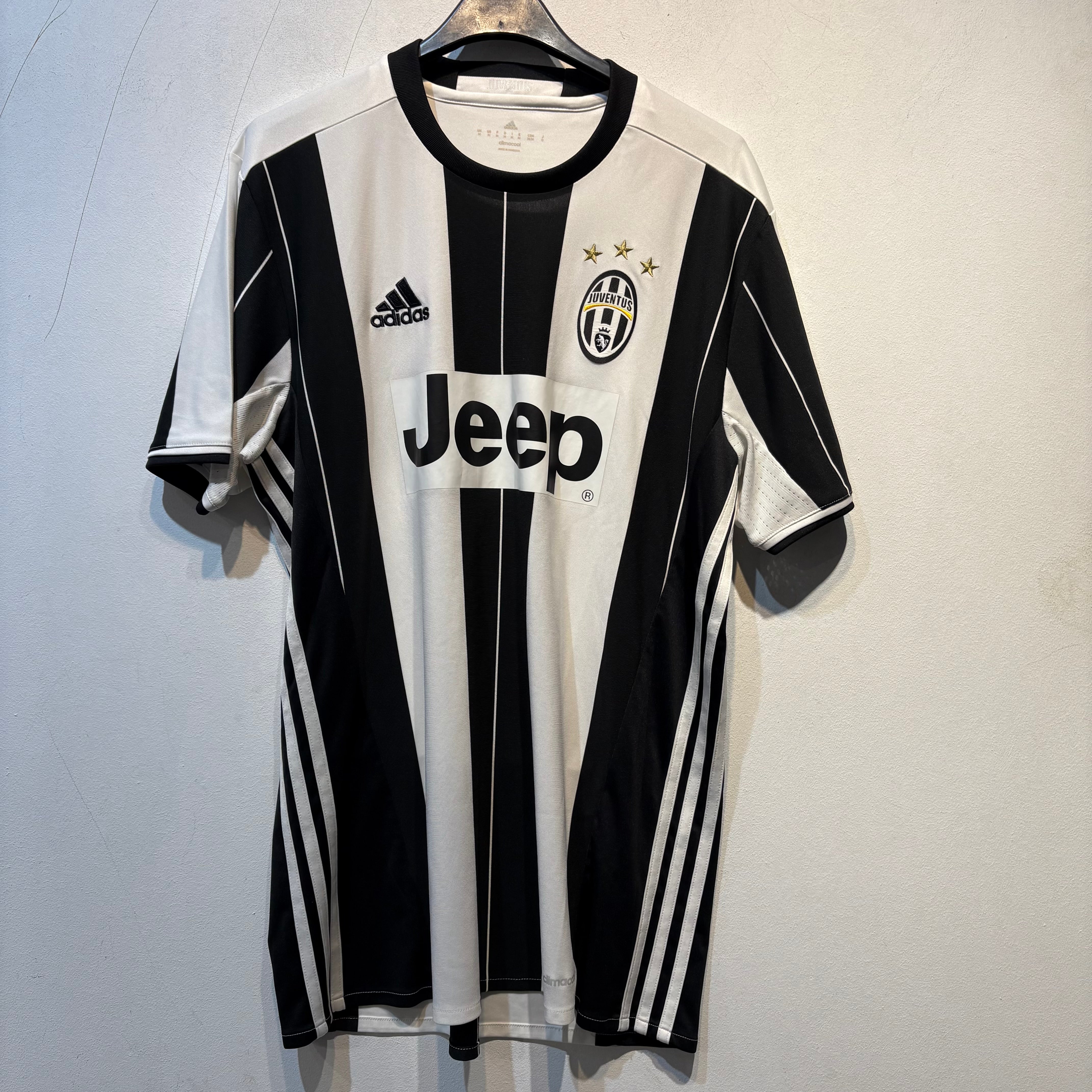 Juventus Home Shirt – 2016/2017 – Medium