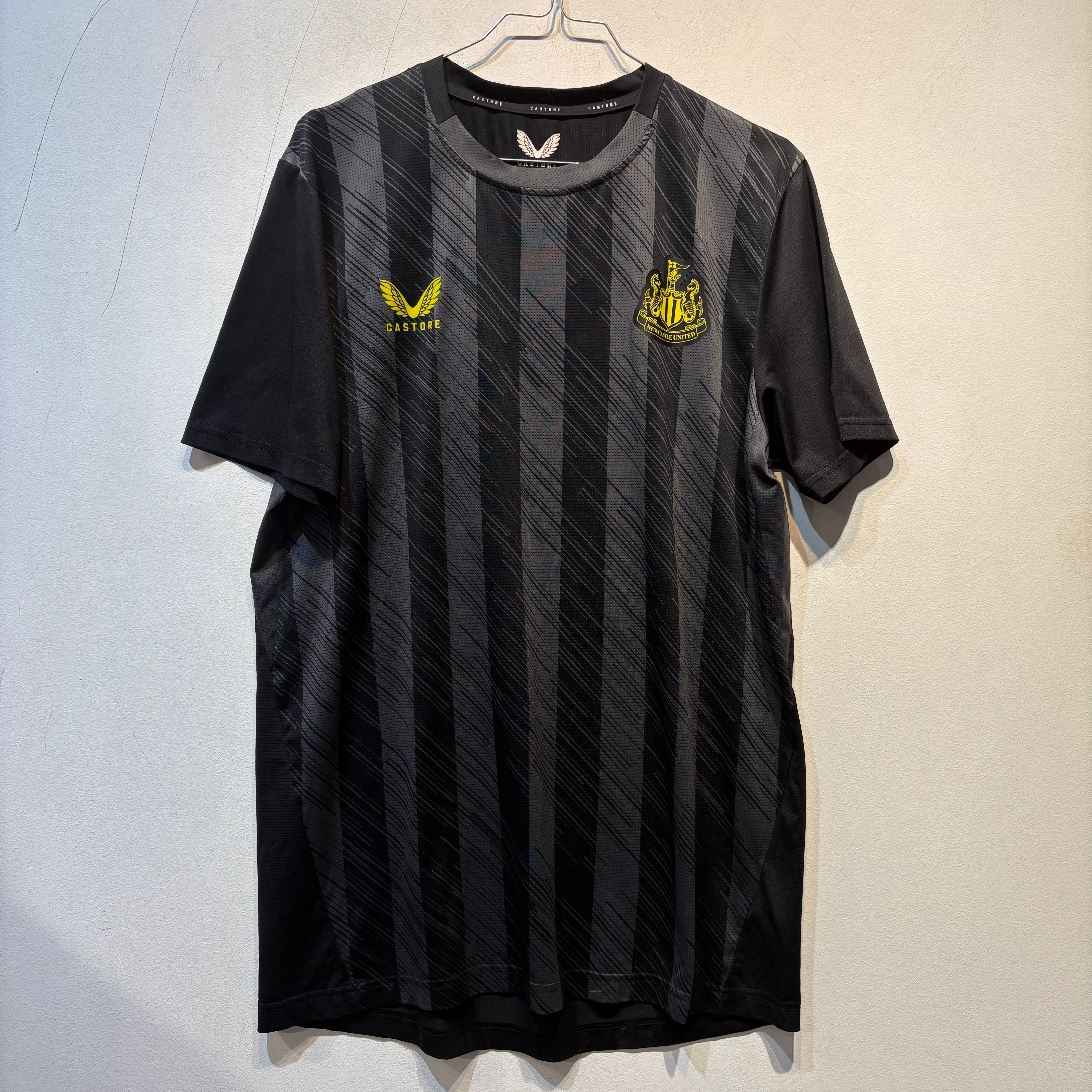 Newcastle United Training Shirt – 2021/2022 – Medium