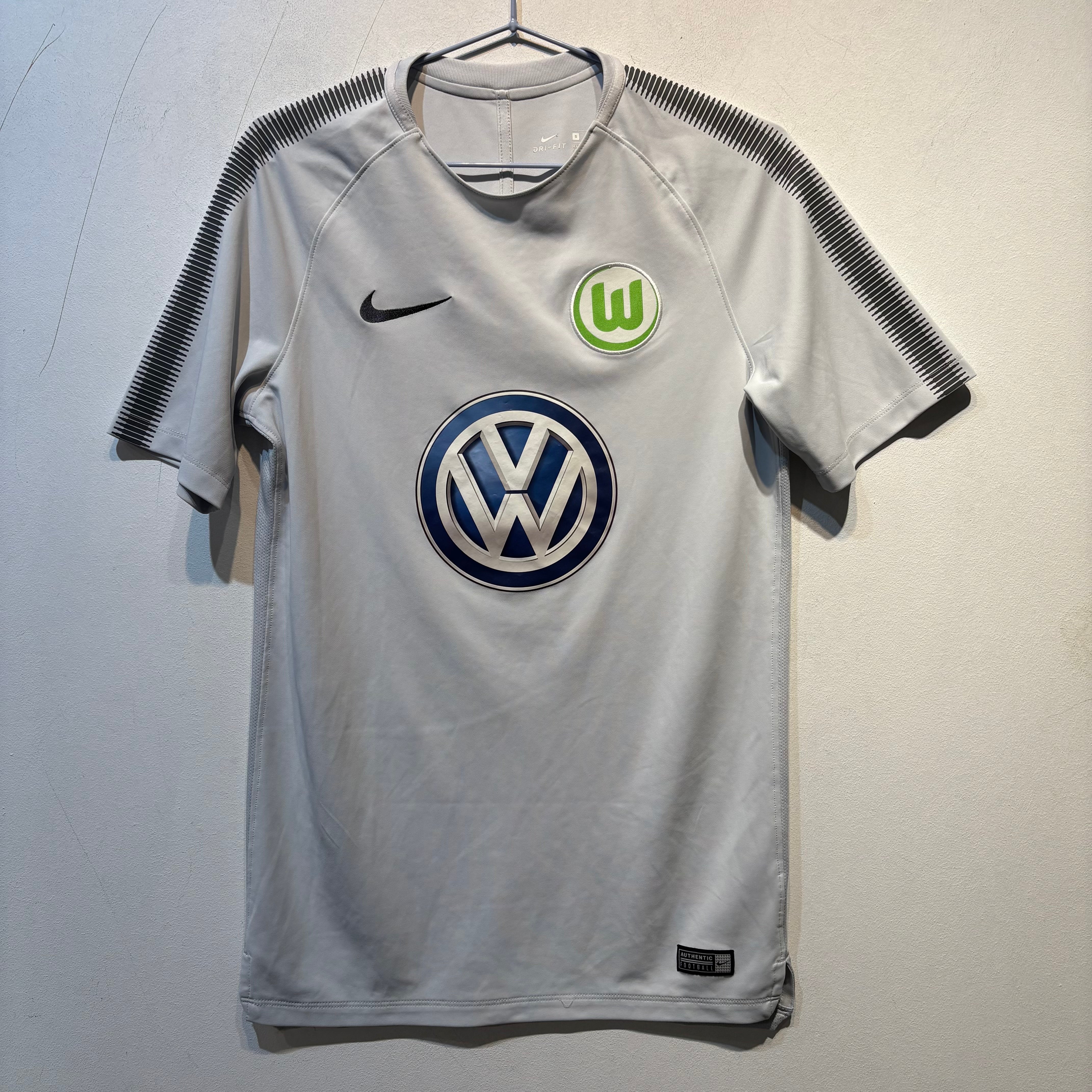 VfL Wolfsburg Training Shirt – Nike Dri-FIT – c.2016–2018 – Small