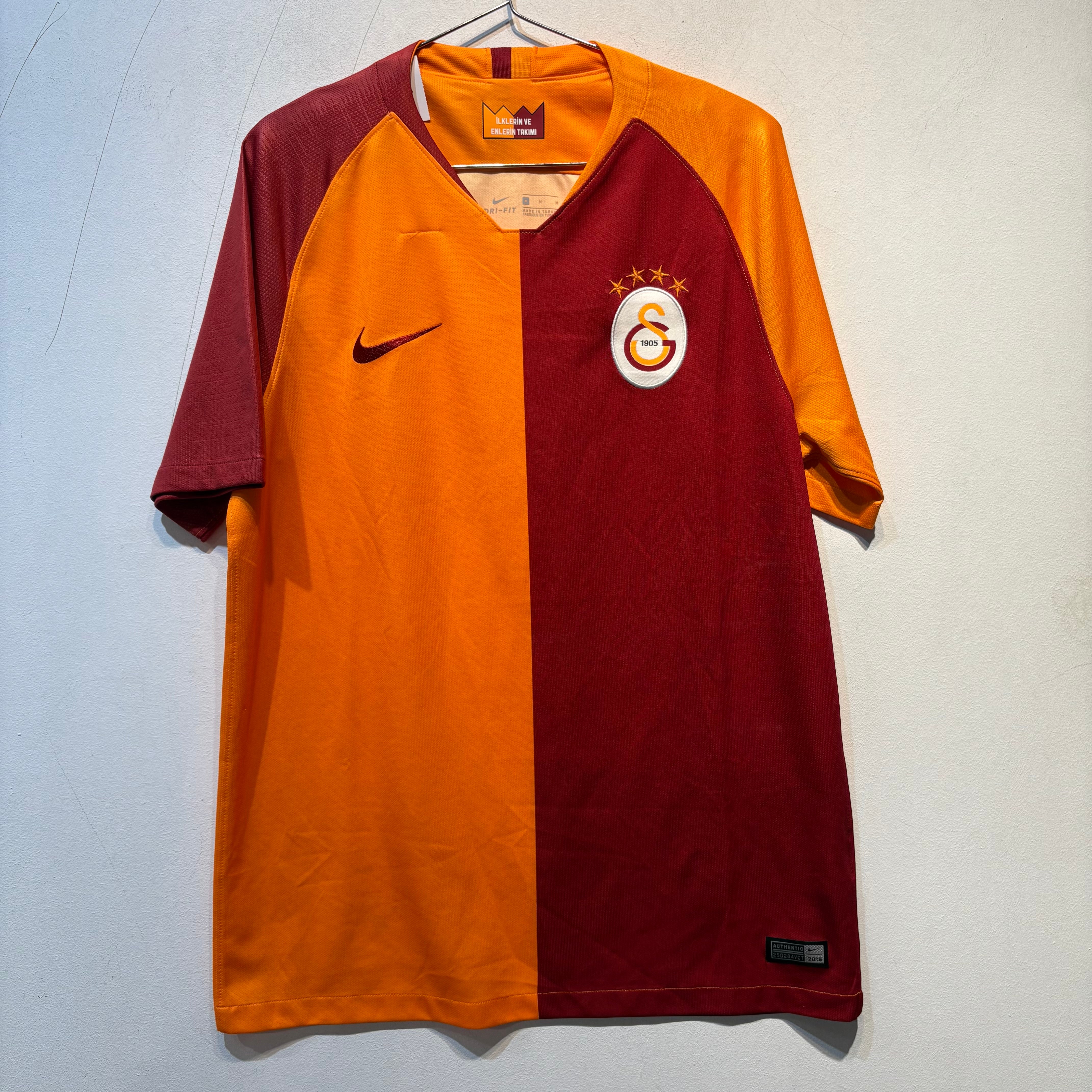 Galatasaray Home Shirt 2018/2019 – Size M – Nike Süper Lig