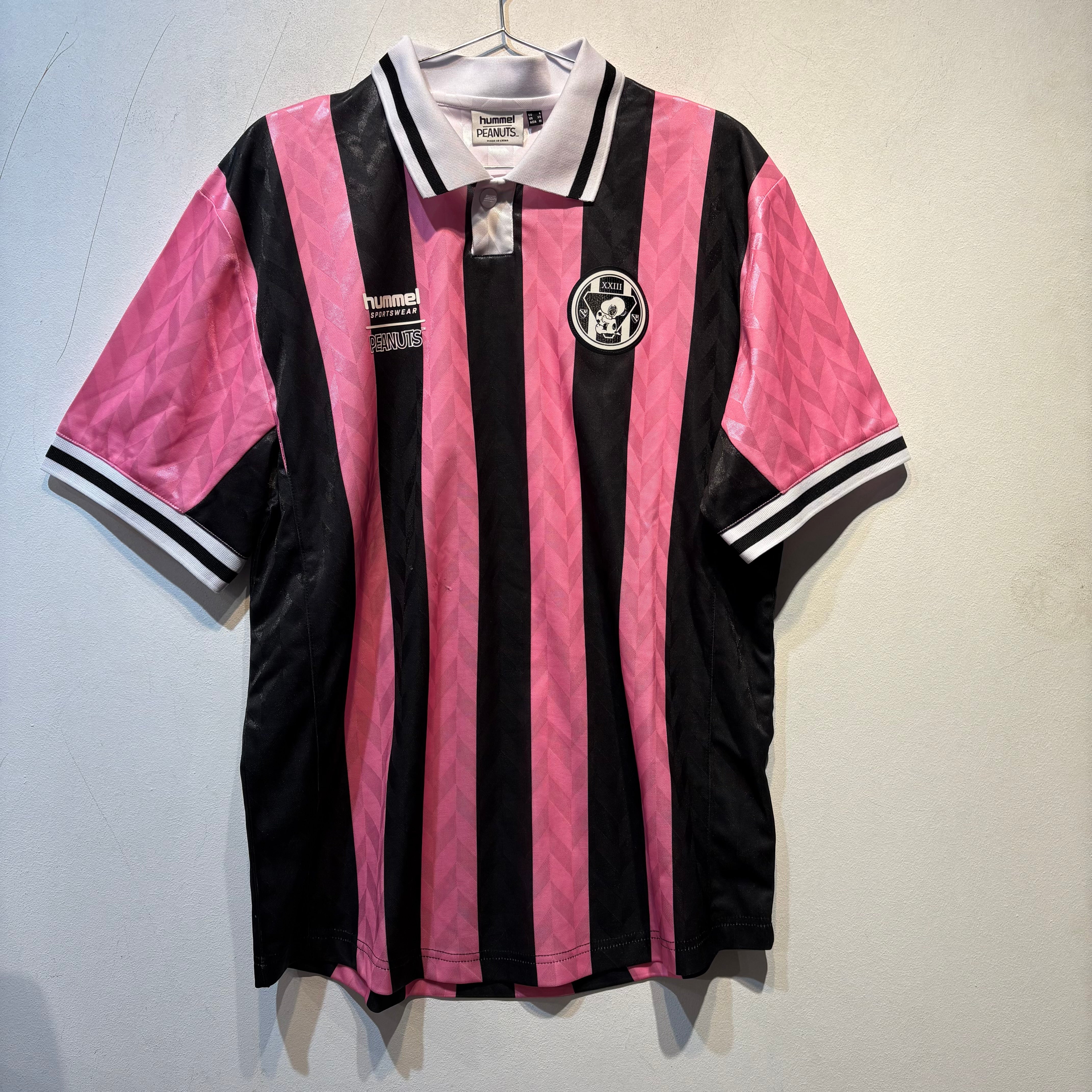 Hummel x Peanuts Striped Football Jersey – Pink/Black – Small