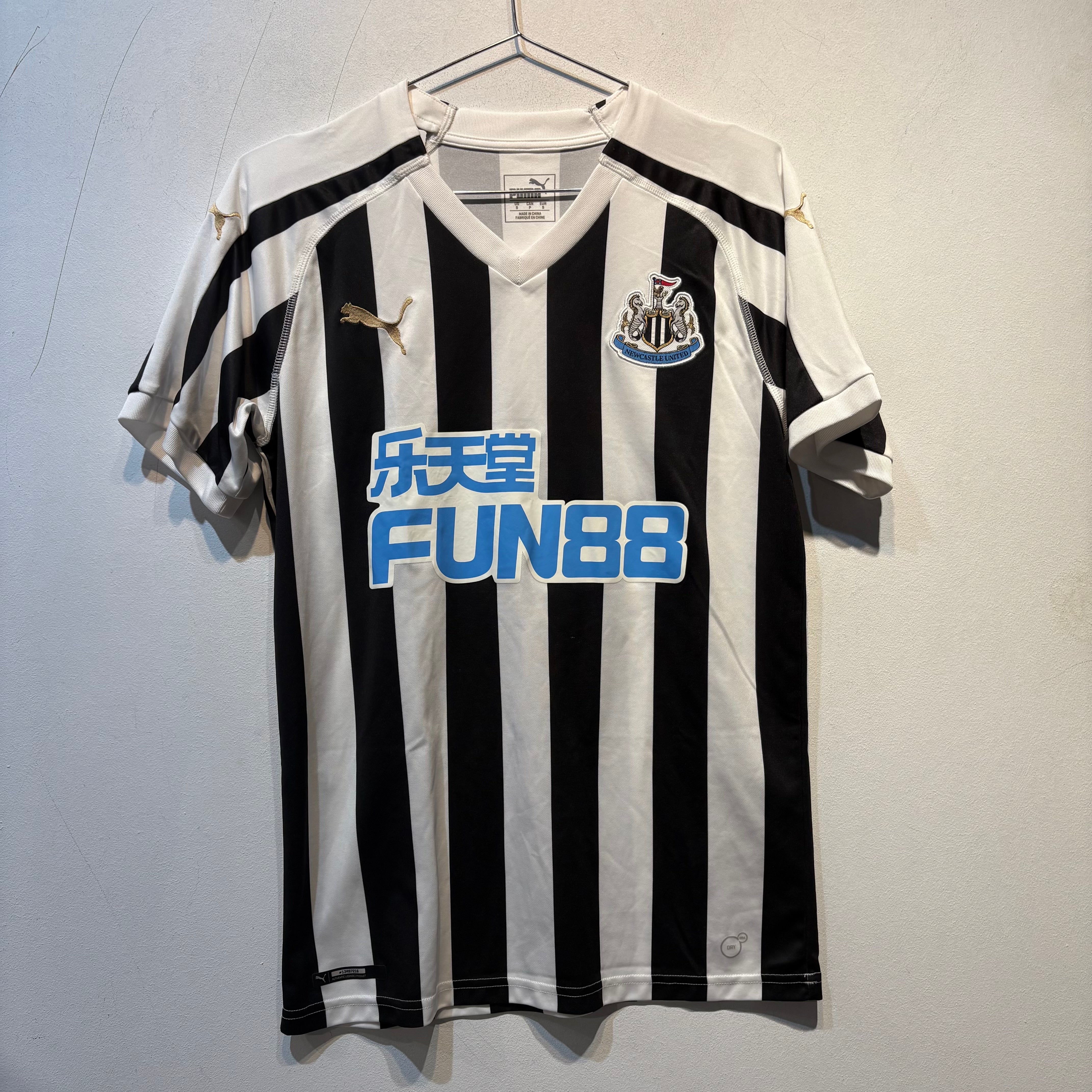 Newcastle United Home Shirt – 2017/2018 – FUN88 – Puma – Size S