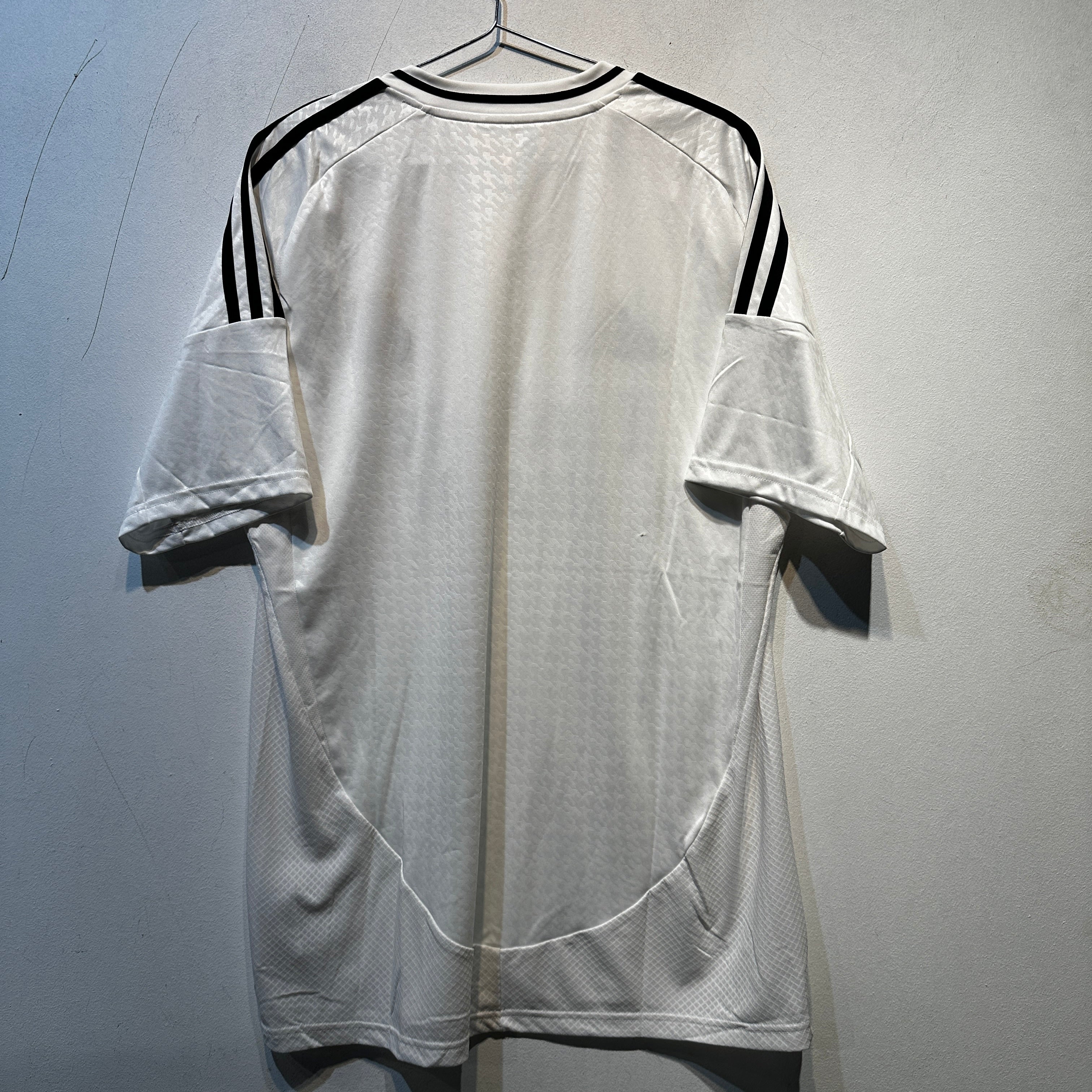 Real Madrid Home Shirt 2023/2024 – Adidas Aeroready – Size L