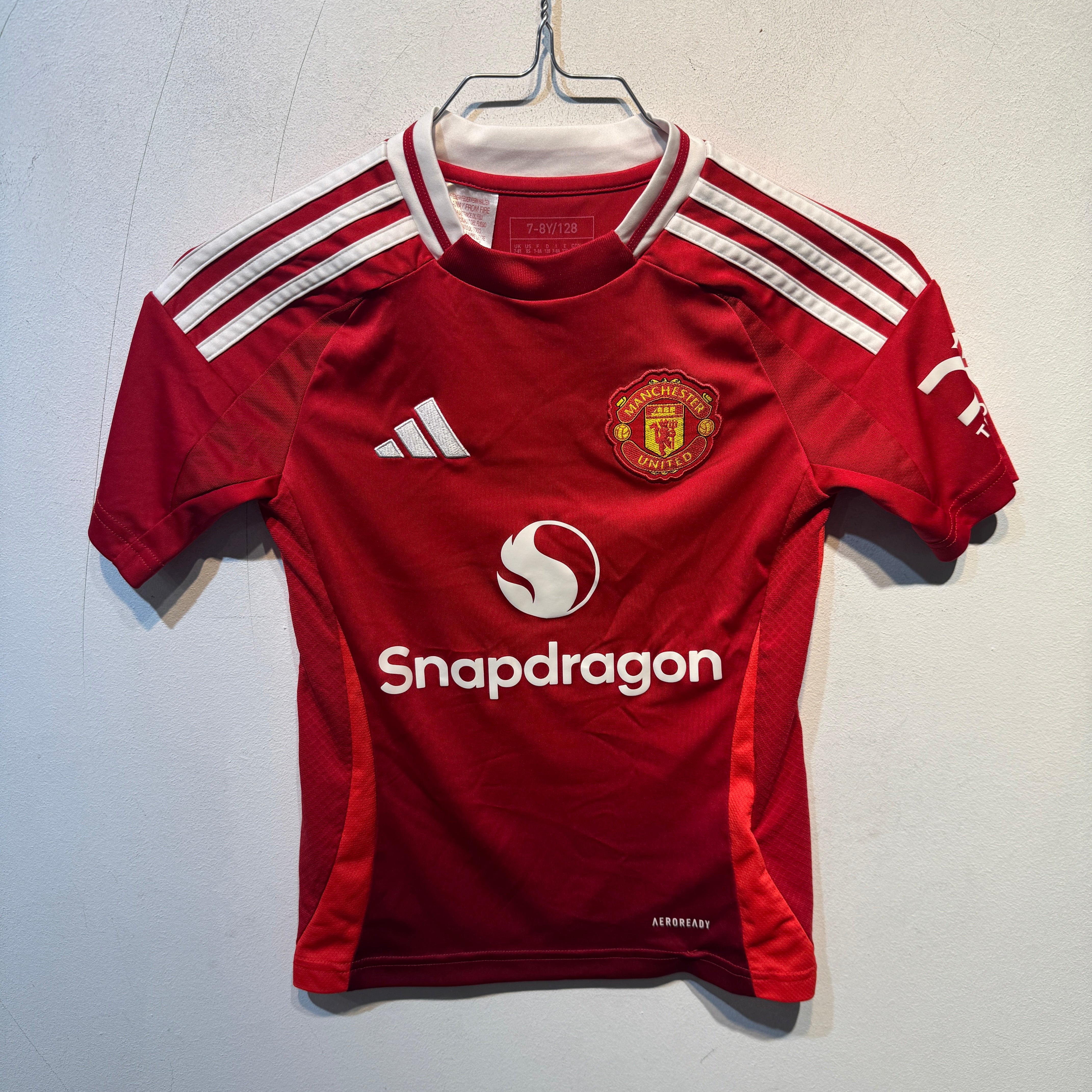 Manchester United Home Shirt 2024/2025 – Junior 7–8 Years (128) – Adidas