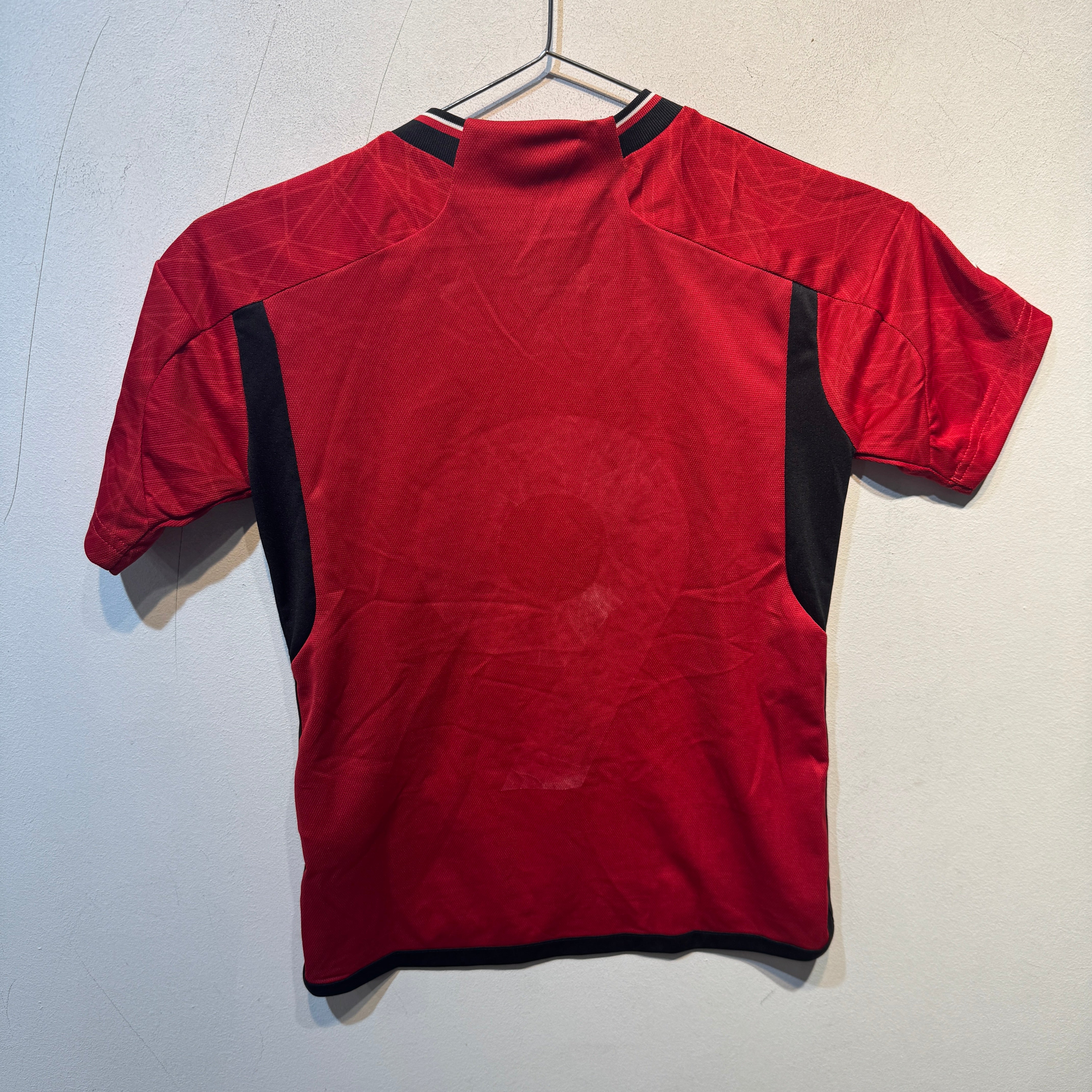 Manchester United Home Shirt 2023/2024 – Junior 9–10 Years (140) – Adidas
