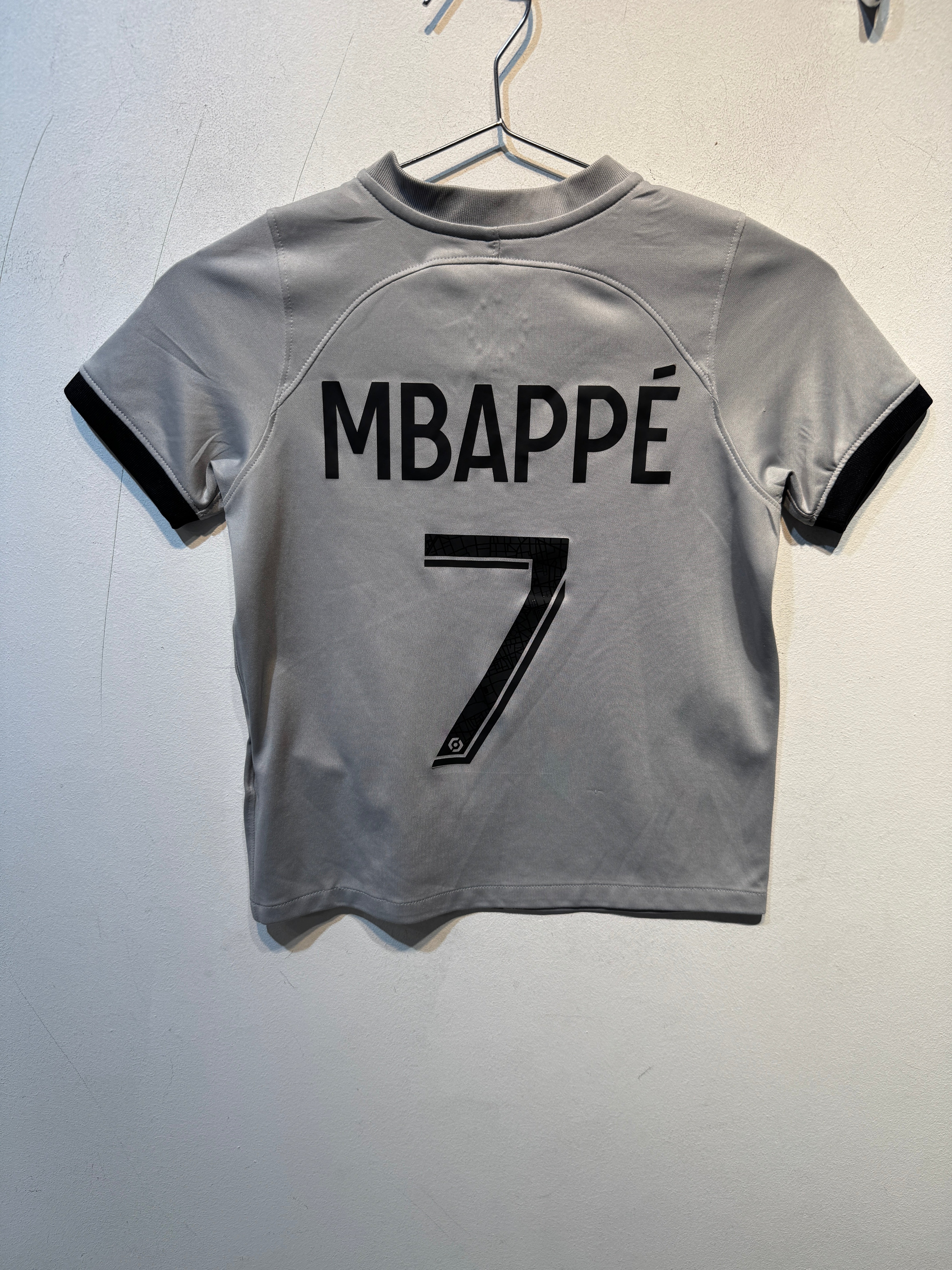 Paris Saint-Germain “Mbappé 7” Away – 2022/2023 – Kids M (110–116 cm)