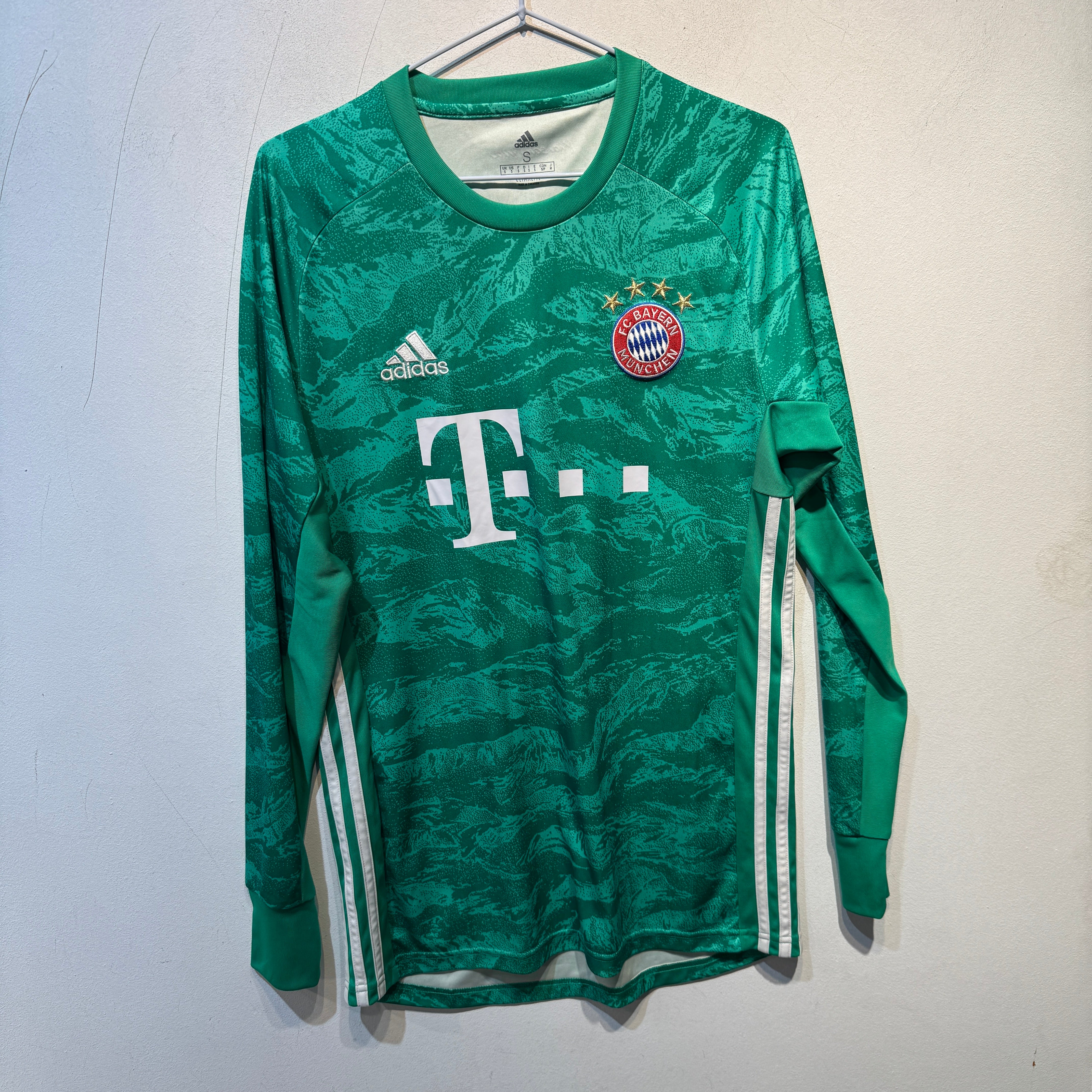 FC Bayern München Goalkeeper Home – 2019/2020 – Small